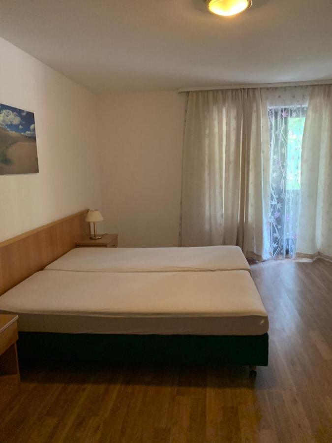 המבורג Grando Sukredo Hotel מראה חיצוני תמונה