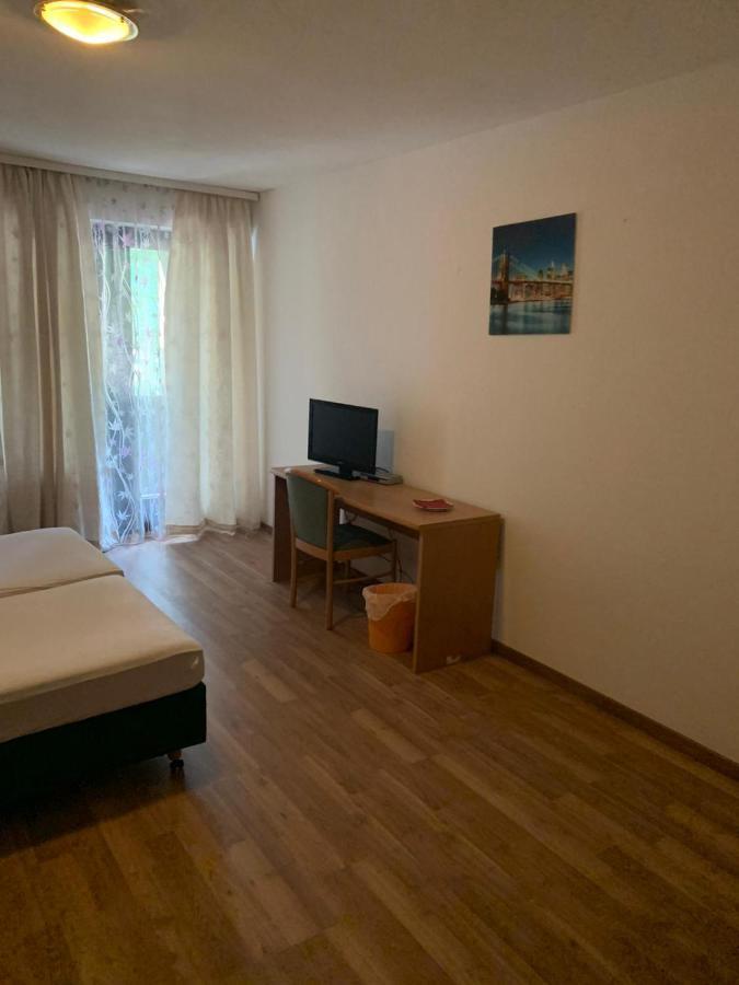 המבורג Grando Sukredo Hotel מראה חיצוני תמונה